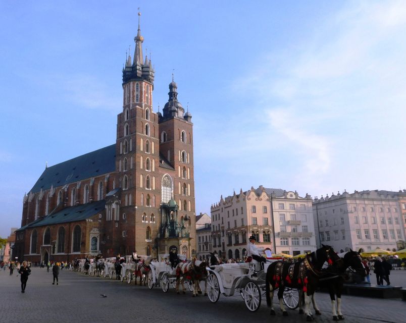 Krakow Old Town and Jewish Quarter in one guided walk - Entering Kazimierz, Krakow’s former Jewish district