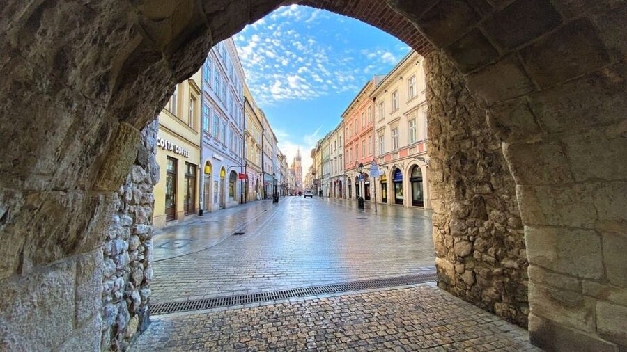 Krakow: Old Town Audioguided walking Tour - What this Krakow audio walk actually gives you