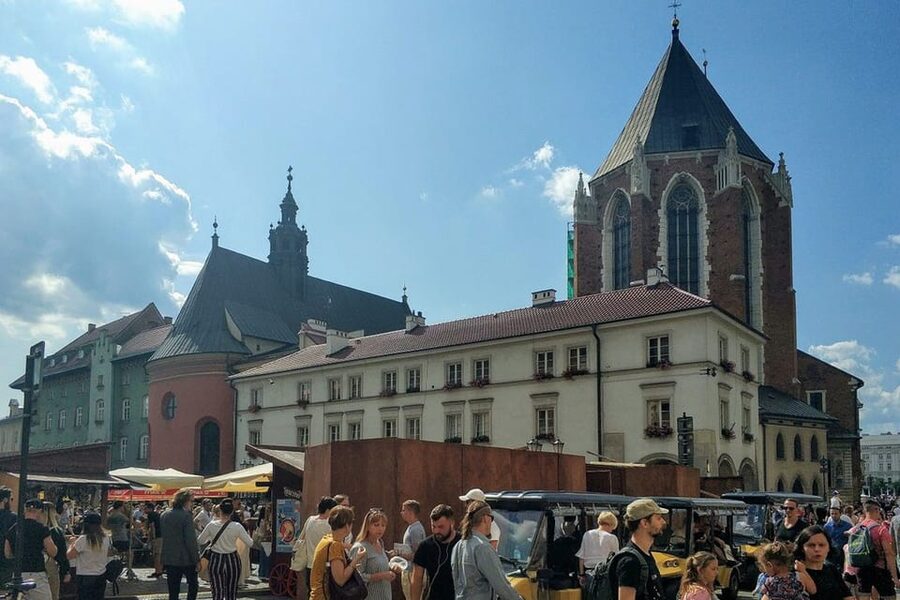 Krakow: Old Town City Tour in a Golf Cart - How the audio guide affects the experience