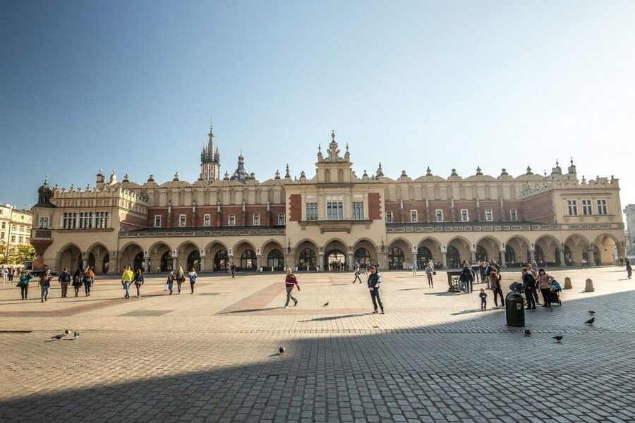 Krakow: Old Town short walk with St. Mary's Basilica visit - Key points to know before booking