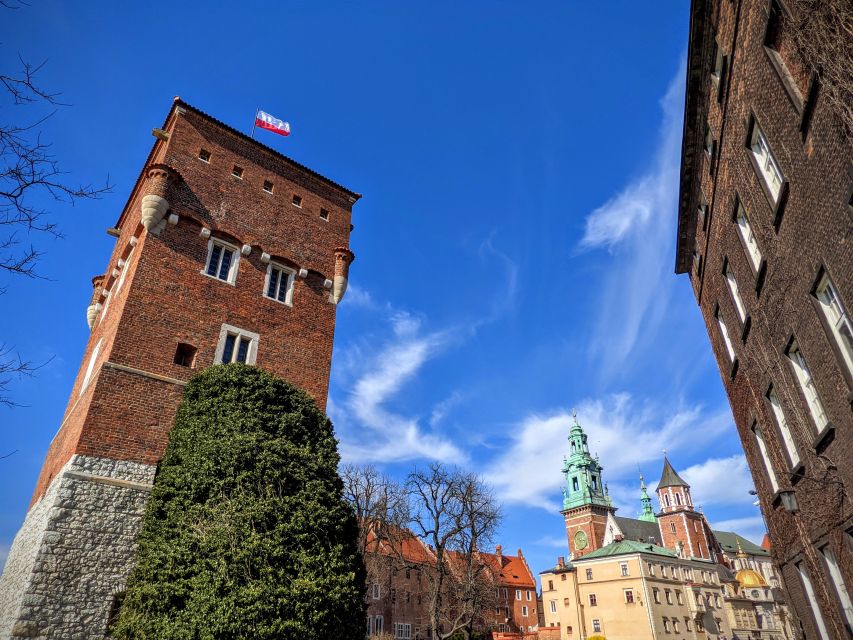 Kraków: Old Town & Wawel Castle Walking Tour in English - Main Market Square and the Cloth Hall