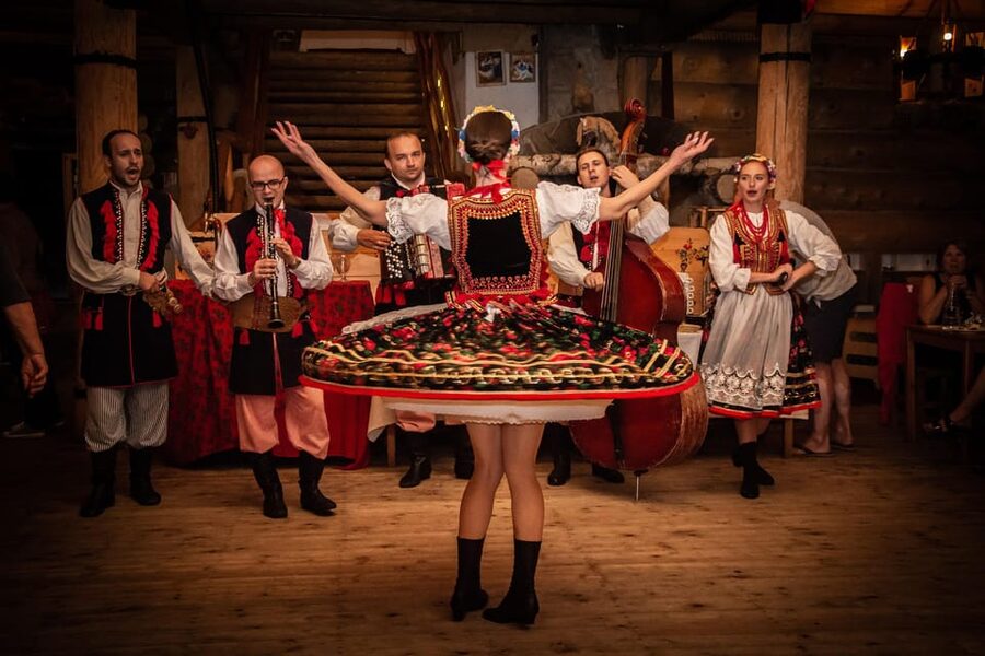 Krakow: Polish Folk Night with Dinner and Unlimited Drinks - Key points to know before booking