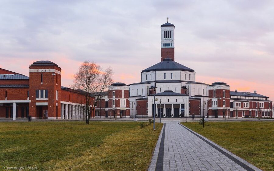 Krakow: Pope John Paul II Guided Tour with Home & Sanctuary - Booking details worth knowing