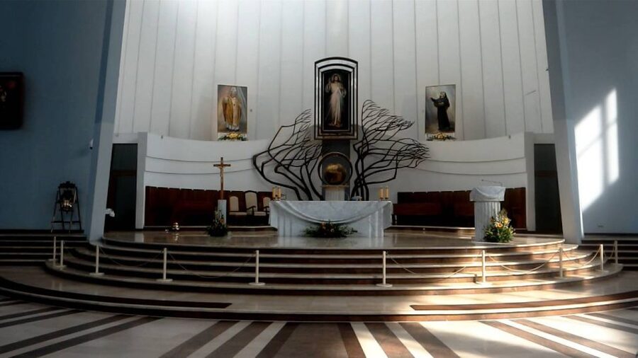 Krakow: Pope John Paul II Guided Tour with Home & Sanctuary - The museum experience inside Karol Wojtyla’s home