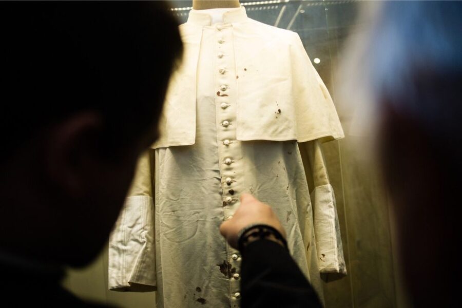Krakow: Pope John Paul II Guided Tour with Home & Sanctuary - How the six-hour schedule works