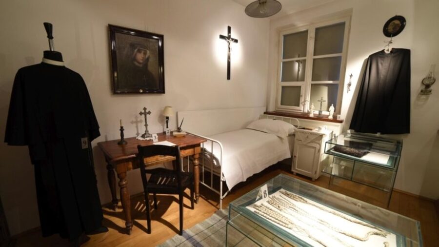 Krakow: Pope John Paul II Guided Tour with Home & Sanctuary - Is $93 a fair price?