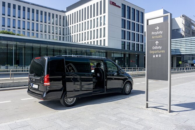 Krakow: Private Airport Transfer - A simple landing at Krakow Airport