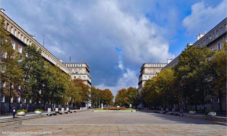 Krakow: Private Nowa Huta Adventure Tour in Communist Cars - Housing estates reveal everyday communist life
