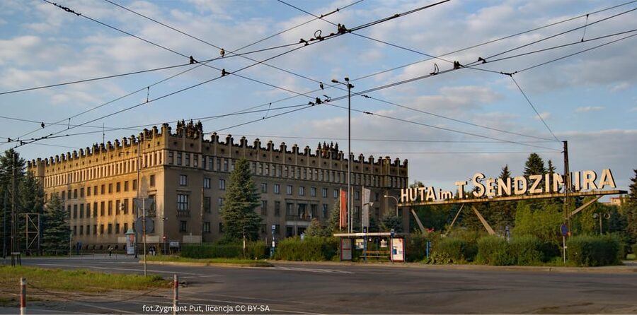 Krakow: Private Nowa Huta Adventure Tour in Communist Cars - The private format changes the pace