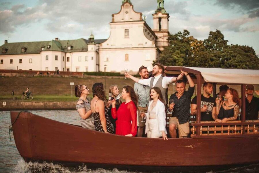 Krakow: Private Traditional Gondola Cruise - Should you book the Krakow gondola cruise?