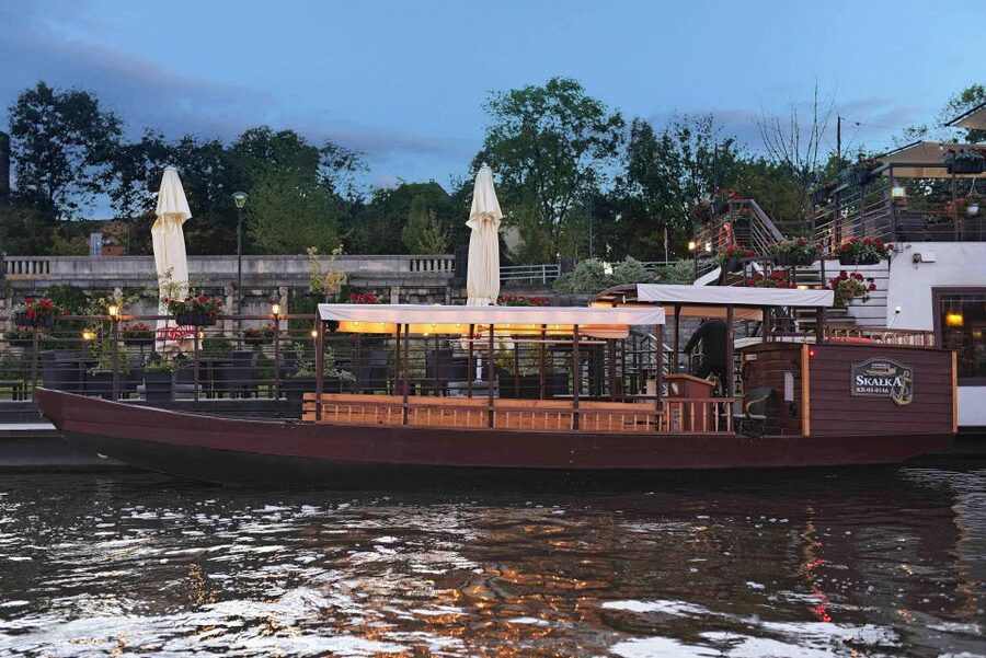 Krakow: Private Traditional Gondola Cruise - Boarding the covered wooden gondola