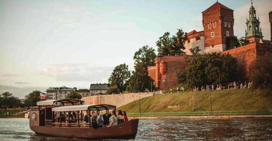 Krakow: Private Traditional Gondola Cruise - What the audio guide adds