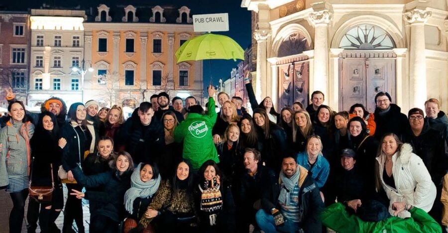 Krakow: Pub, Bar & Club Crawl - The First Hour: Free Drinks and Party Games