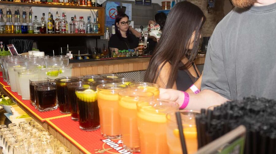 Krakow: Pub Crawl with Shots, Drinks & Skip-the-Line Entry - Skip-the-line entry at the clubs