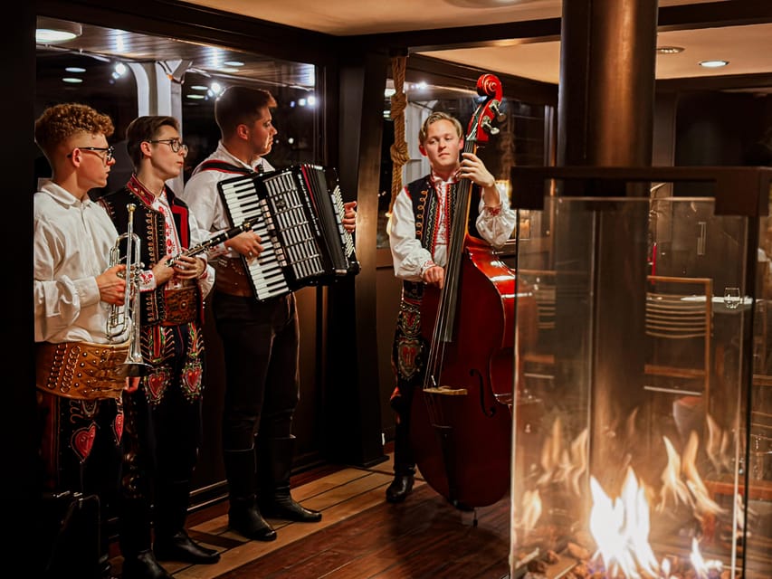 Krakow: Regional Polish Dinner with Vistula River Cruise - Folk music and the atmosphere