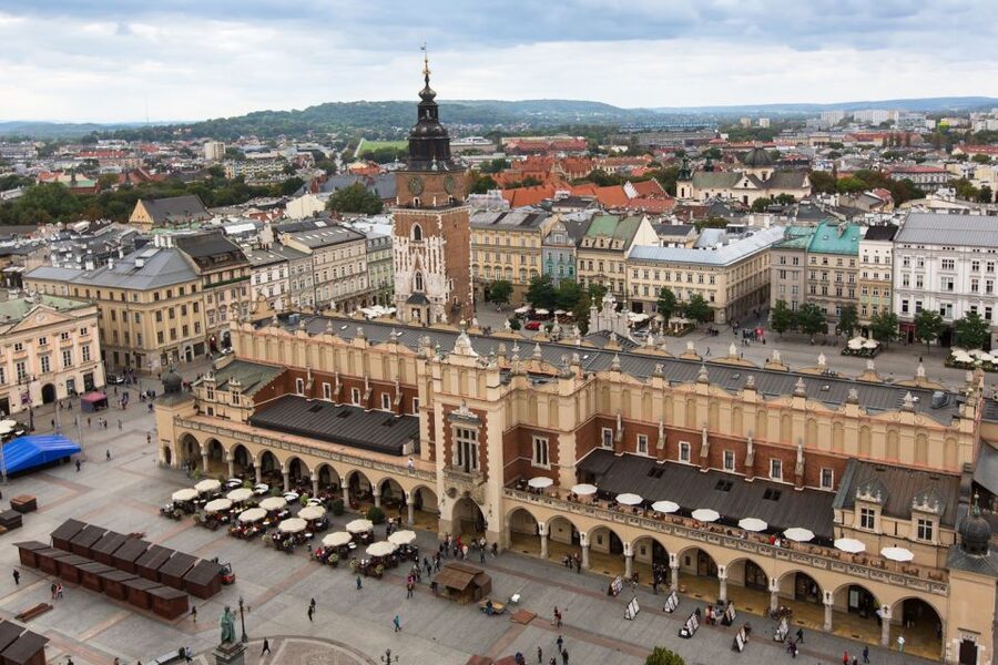 Krakow: Rynek Underground Museum Guided Tour - Medieval streets, stalls, and trade objects