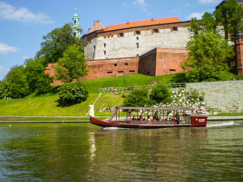 Krakow: Scenic River Cruise - Wawel Hill from the Vistula