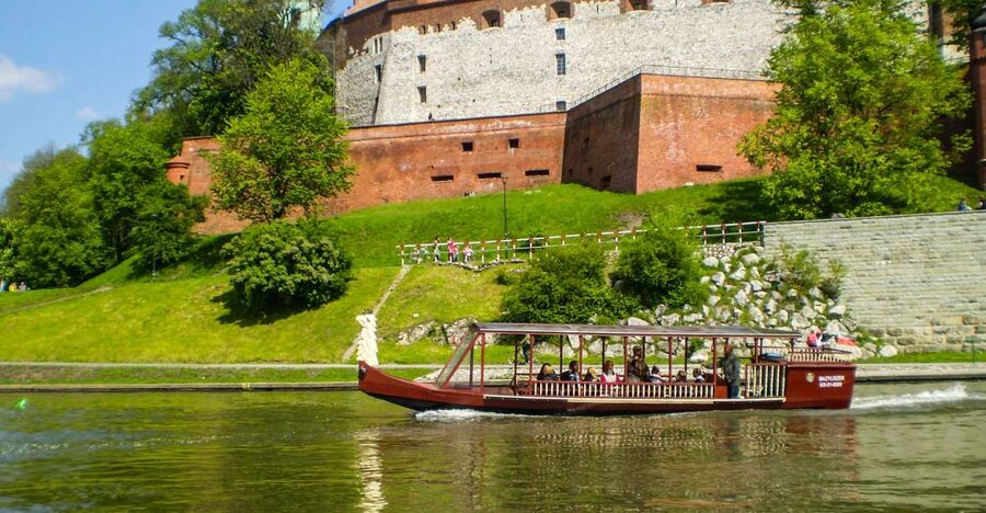 Krakow: Scenic River Cruise - Meeting the boat near Wawel