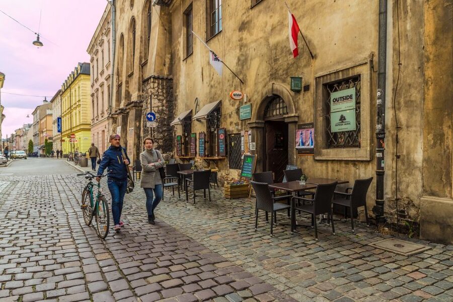 Krakow: Schindler's Factory and Jewish Ghetto Guided Tour - Under the Eagle pharmacy and the 68 Empty Chairs