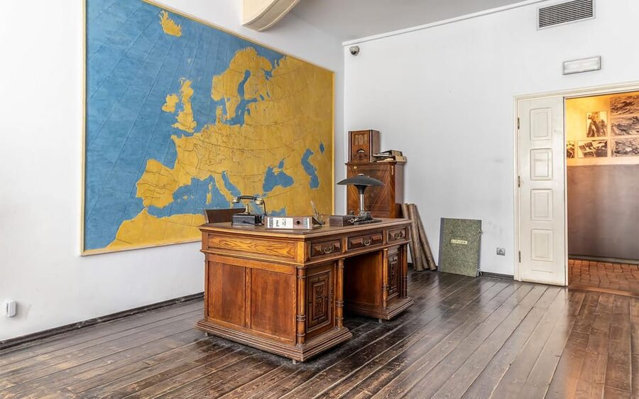 Krakow: Schindler's Factory Entry Ticket (Optional Guide) - Who will get the most from this experience