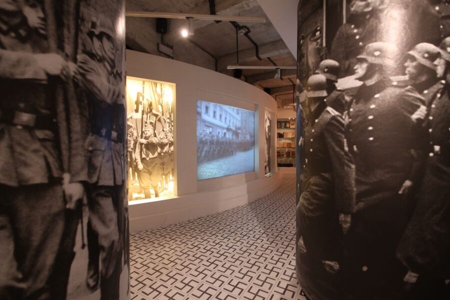 Krakow: Schindler's Factory Museum Guided Tour - What the guided 90-minute route covers