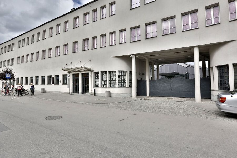 Krakow: Schindler's Factory Museum Guided Tour - Interactive exhibits and narrow rooms