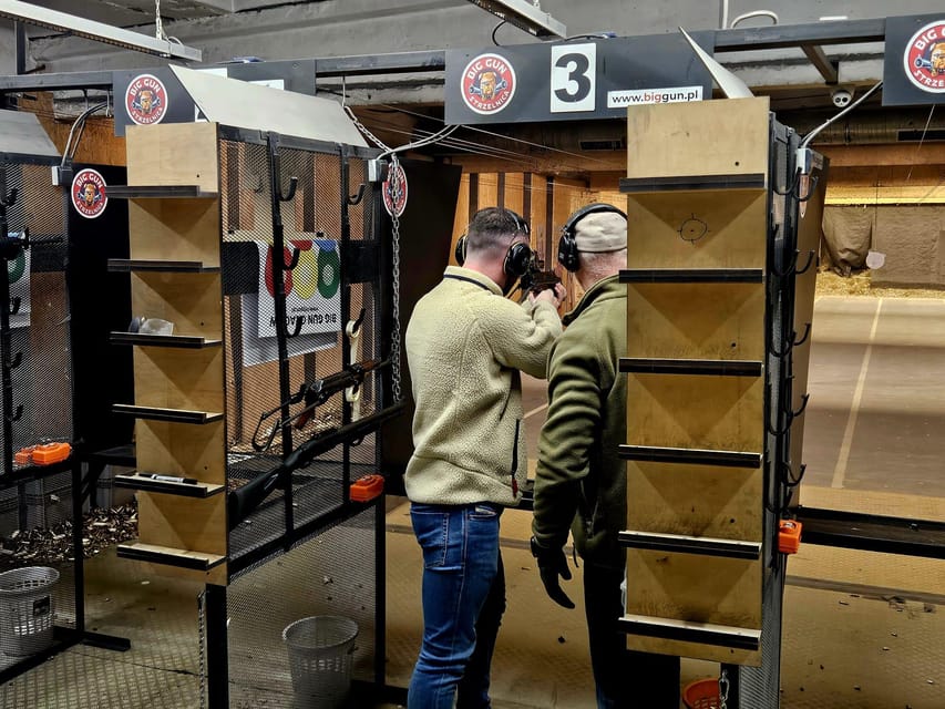 Krakow: Shooting range with hotel pickup - Hotel pickup makes the short schedule easier