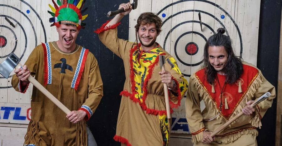 Kraków: Shurikens, Kunais, Knives, Tomahawks, Axes, Shooting - What happens inside Axe Mate Club