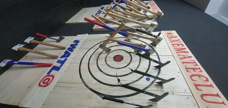 Kraków: Shurikens, Kunais, Knives, Tomahawks, Axes, Shooting - Darts provide a lighter change of pace