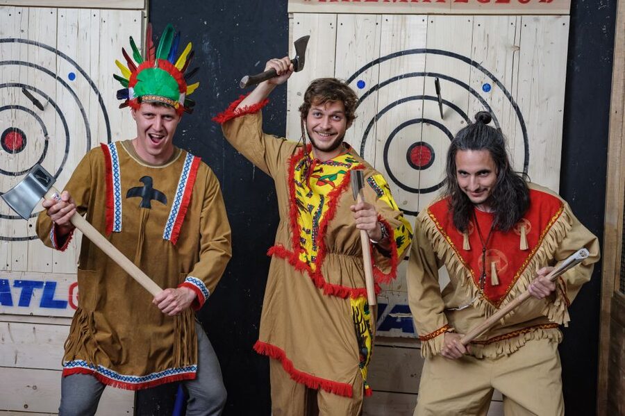 Kraków: Shurikens, Kunais, Knives, Tomahawks, Axes, Shooting - Axe throwing at a World Axe Throwing League venue