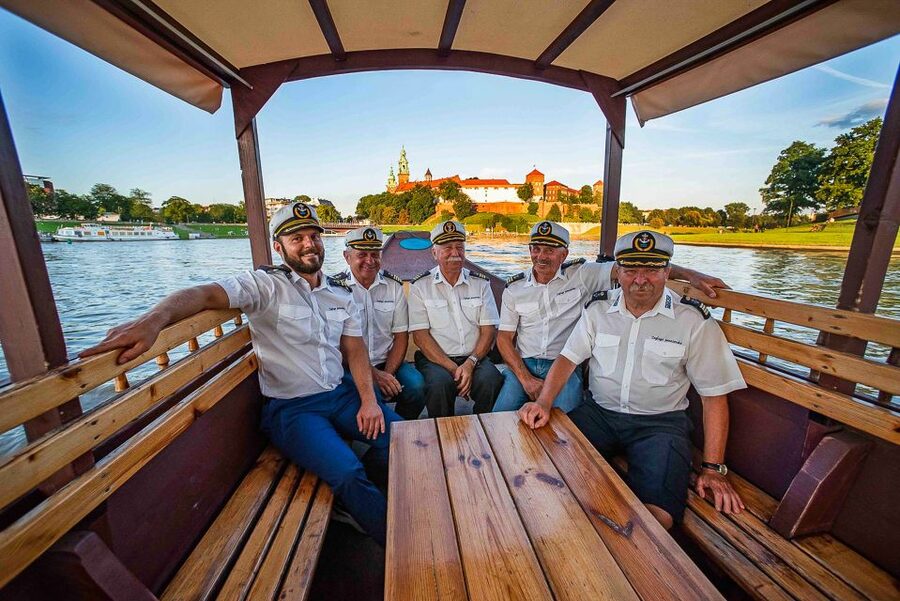Krakow: Sightseeing Cruise by Vistula River - Bridges, riverbanks, and the Norbertine convent