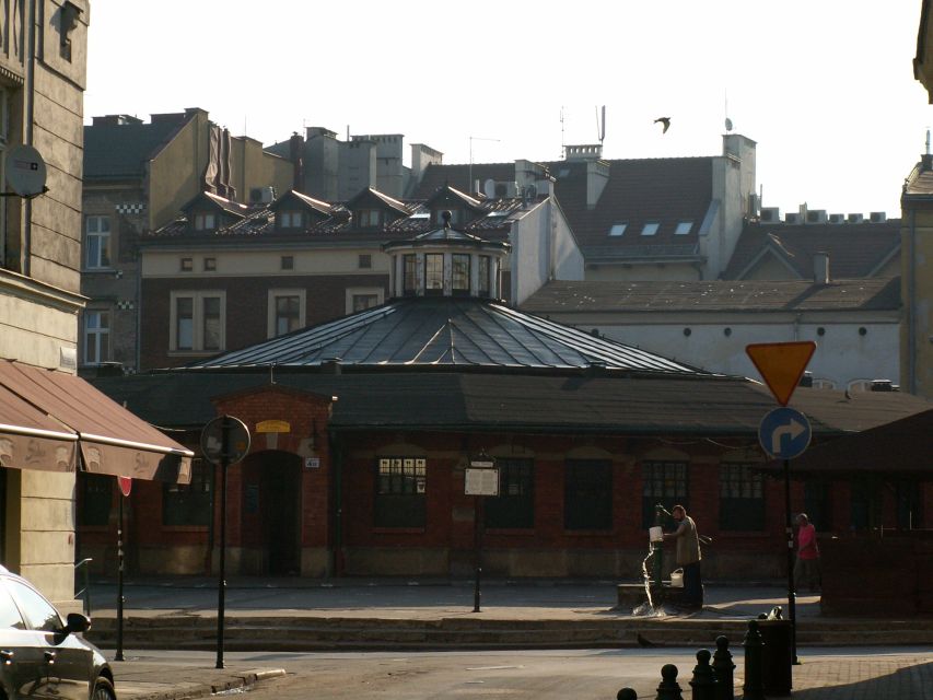 Krakow: Skip-the-line Oskar Schindler’s Museum Private Tour - Language choices and meeting-point details