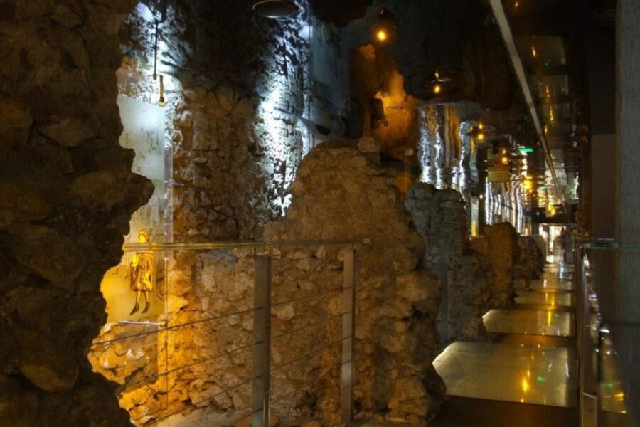 Krakow: Skip the Line Underground Museum Private Guided Tour - The guide makes the difference