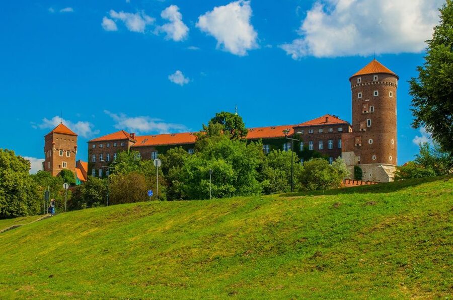 Krakow: Skip-the-Line Wawel Castle and Hill Guided Tour - How much value do you get for $135?