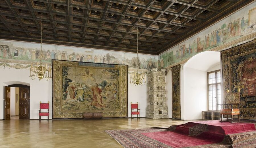 Krakow: Skip-the-Line Wawel Castle & Old Town Guided Tour - Who should book this Wawel and Old Town tour?