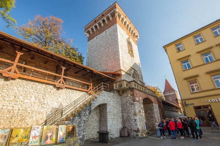 Krakow: St. Mary's Church and Rynek Underground Museum Tour - Who Should Take This Krakow Tour?
