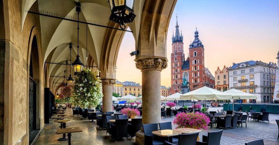 Krakow: St. Mary's Church and Rynek Underground Museum Tour - Stories From an 800-Year-Old Square
