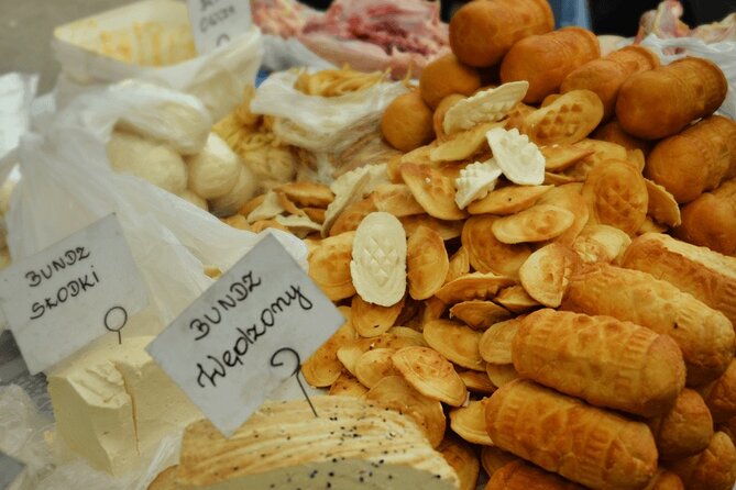 Krakow: Street Food Walking Tour - Polish sweets and a sip of local alcohol
