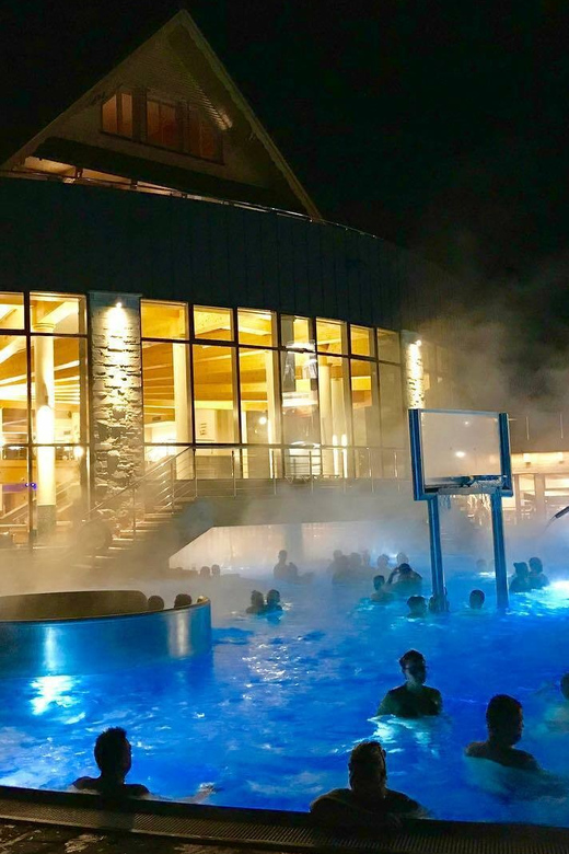 Krakow: Thermal Baths Evening Experience - Entering the baths and getting organized