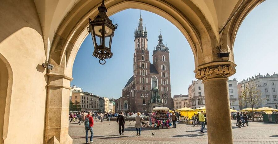 Krakow: Traditional Street Food Walking Tour - Key points at a glance