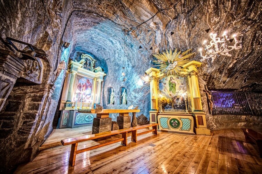 Krakow: UNESCO Underground Boat Expedition & Salt Mine Tour - Why Bochnia is different from a standard salt mine tour