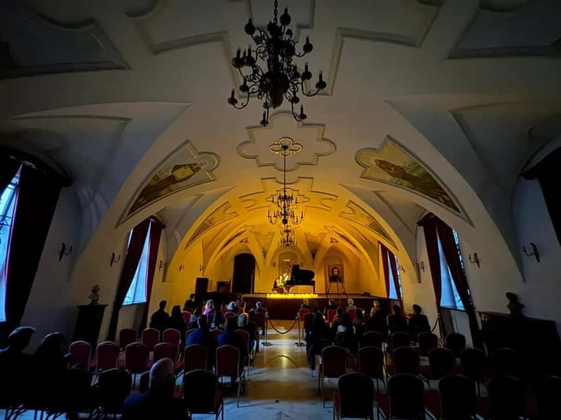 Kraków: VIP Candlelight Concert The Music of Fryderyk Chopin - The welcome and Chopin introduction