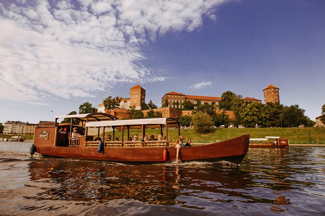 Krakow Vistula River 1 Hour Sightseeing Cruise - Bridges, modern architecture, and the Vistula wave