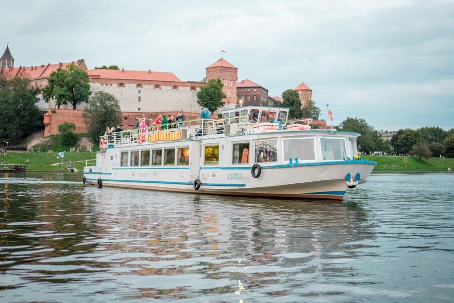 Krakow: Vistula River Panoramic Boat Tour ️ - Finding the Kapitan Victor pier near Wawel Castle