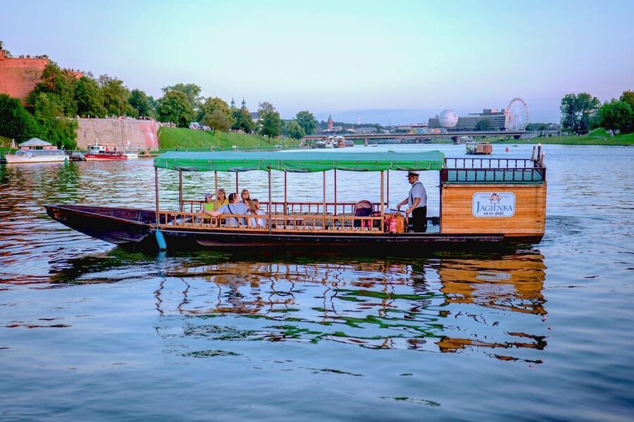 Krakow: Vistula River Sightseeing Cruise ️ - Choosing the right boat and setting expectations