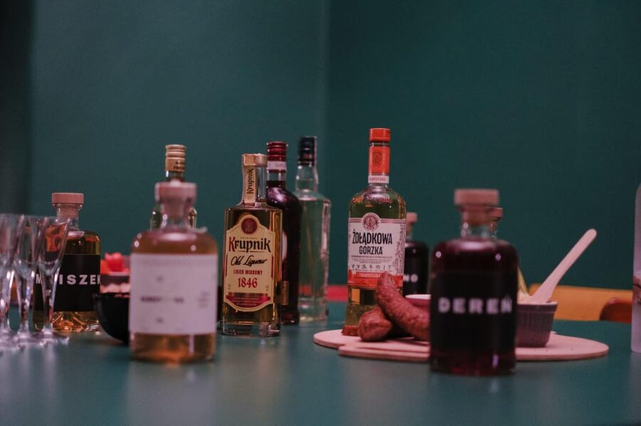 Krakow: Vodka Tasting in Hidden Bar - Practical planning for the 90-minute session