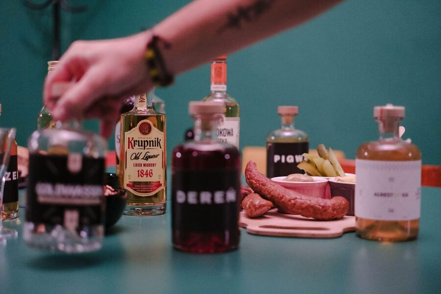 Krakow: Vodka Tasting in Hidden Bar - The first pours: Polish vodka beyond the standard shot