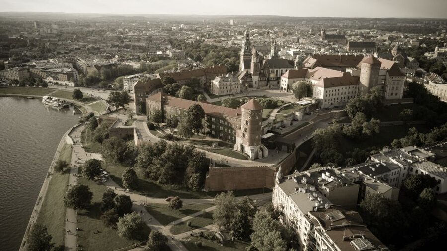 Krakow: Wawel Castle Guided Tour - Why Wawel Castle matters in Krakow