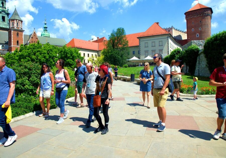 Krakow: Wawel Castle Guided Tour with Entry Tickets - Meeting at Kanonicza 25