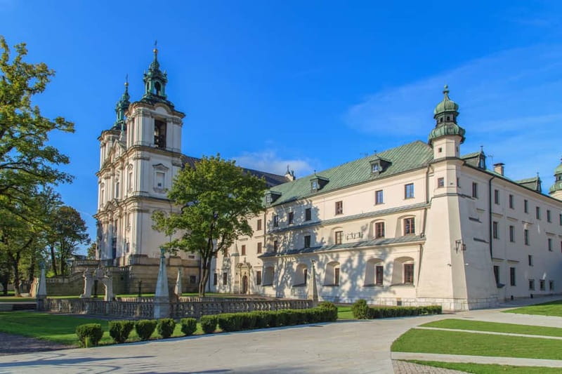 Krakow: Wawel Hill Audioguide Tour - The Crown Treasury and Armory from the outside